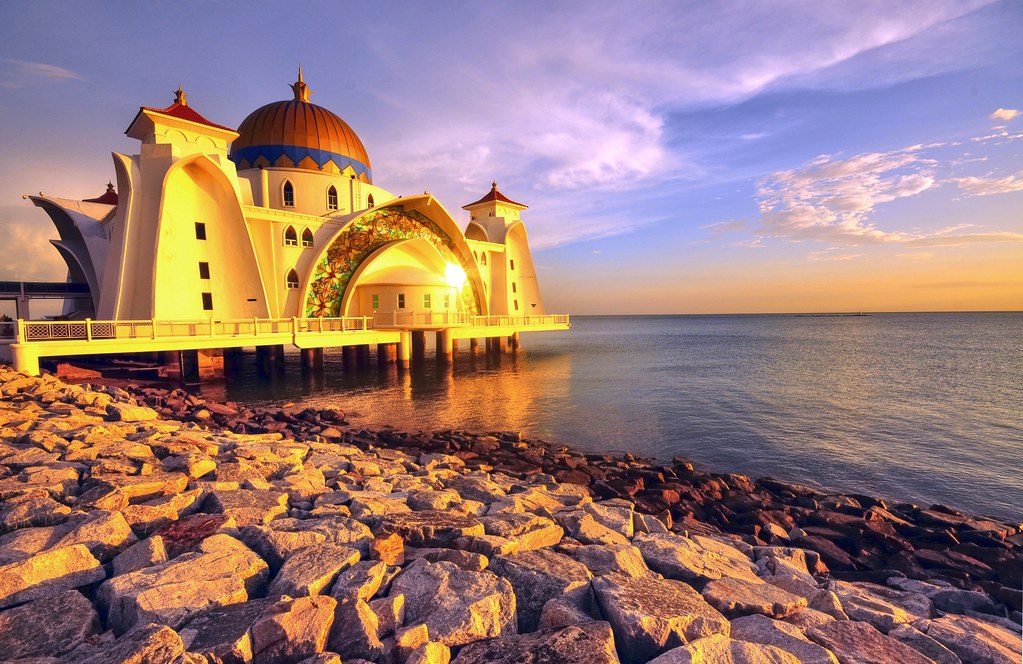 Straits Mosque, Pulau Melaka Went to a sunset shoot with a… Flickr