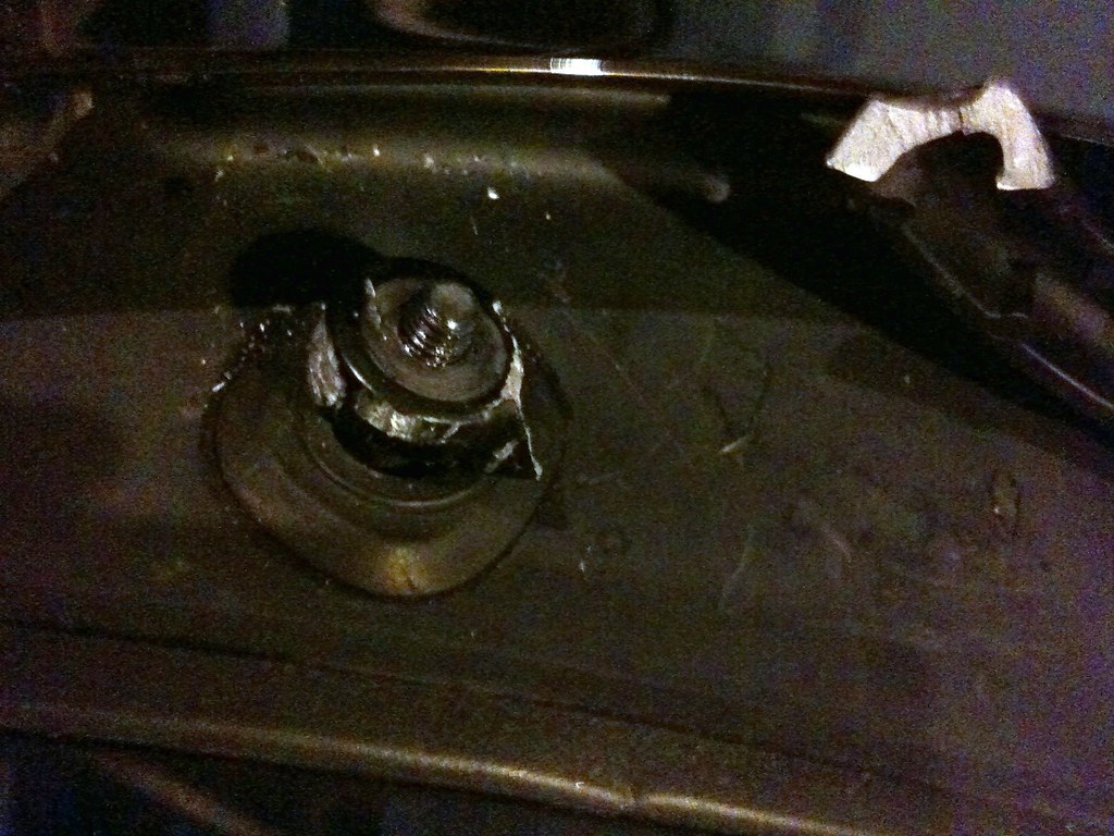 Broken wiper arm The driver side windshield wiper arm has … Flickr