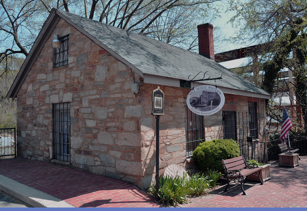 Mill House Museum, Occoquan, Virginia eileenmurphy Flickr
