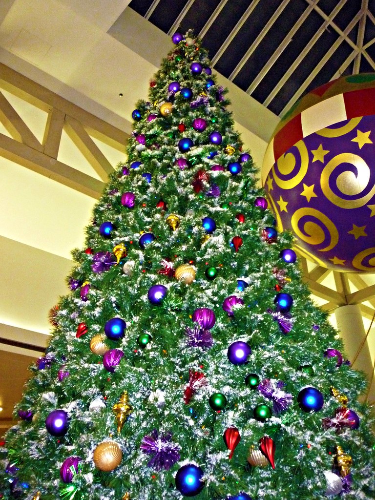 Christmas Tree at the Silverdale Mall, Silverdale, WA. Flickr