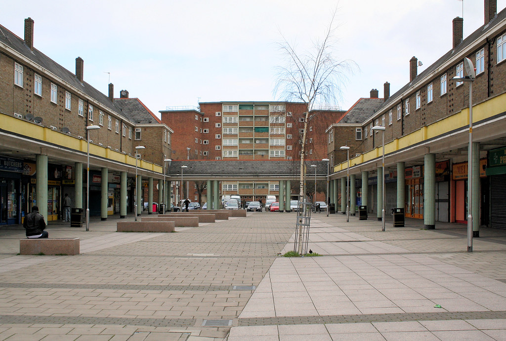 Thames View Estate, Barking (195360) Around 50 of shops … Flickr