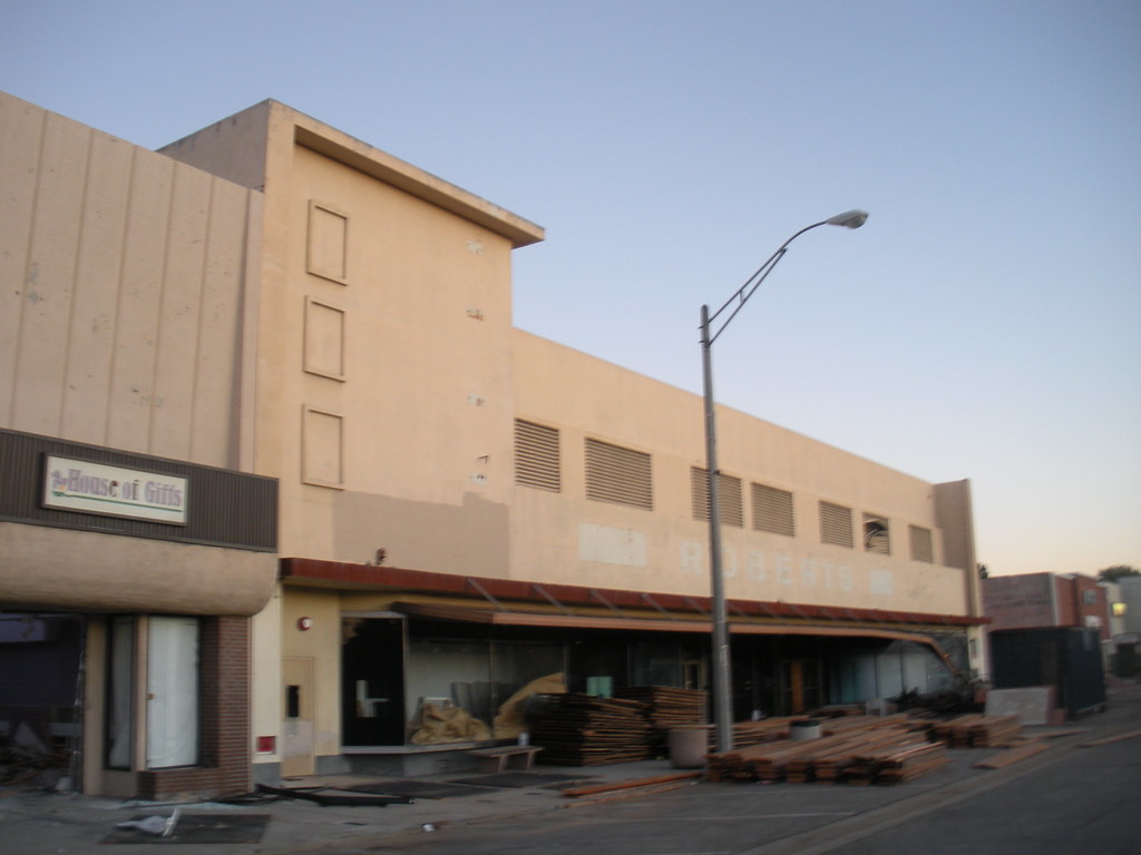 ROBERTS DEPARTMENT STORE Photos taken along Atlantic Blvd.… Flickr