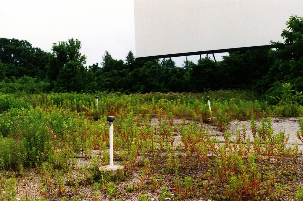 SPEAKER Stands, STONY BROOK DRIVEIN, York, PA. USA (Aband… Flickr