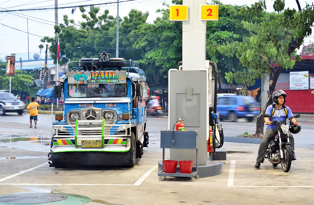 Sarao Filipino Jeepney Shell Gas Station Cebu Philippine… Flickr