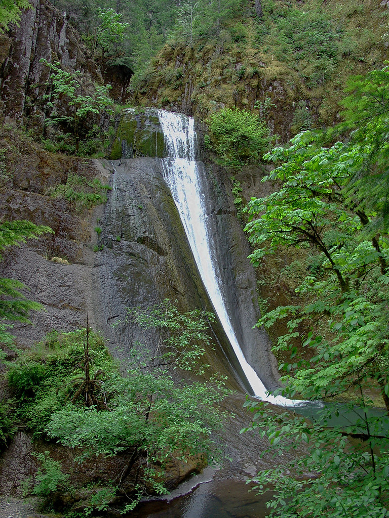 Wolf Creek Falls Trail Pack a lunch in your backpack and h… Flickr