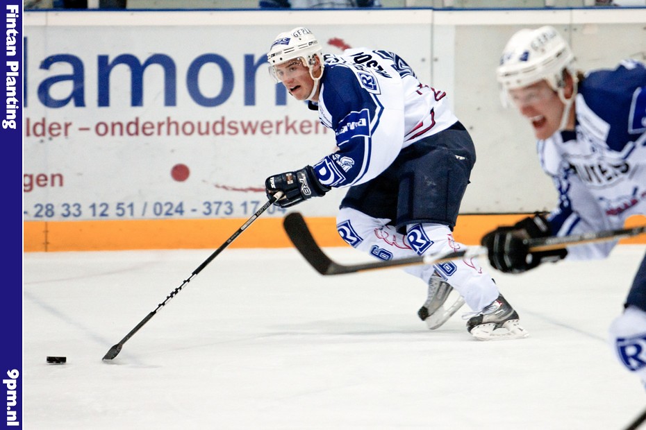 Joey Wilson en Brent Gauvreau schaatsen op met de puck Flickr