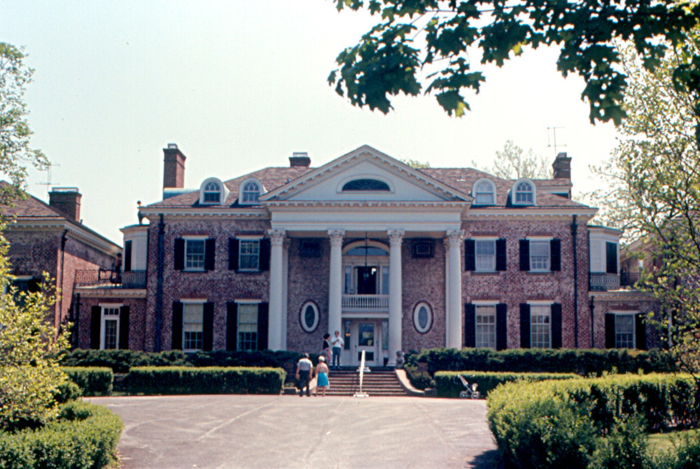 Wheaton "Cantigny" Cantigny is a 35room mansion built i… Flickr
