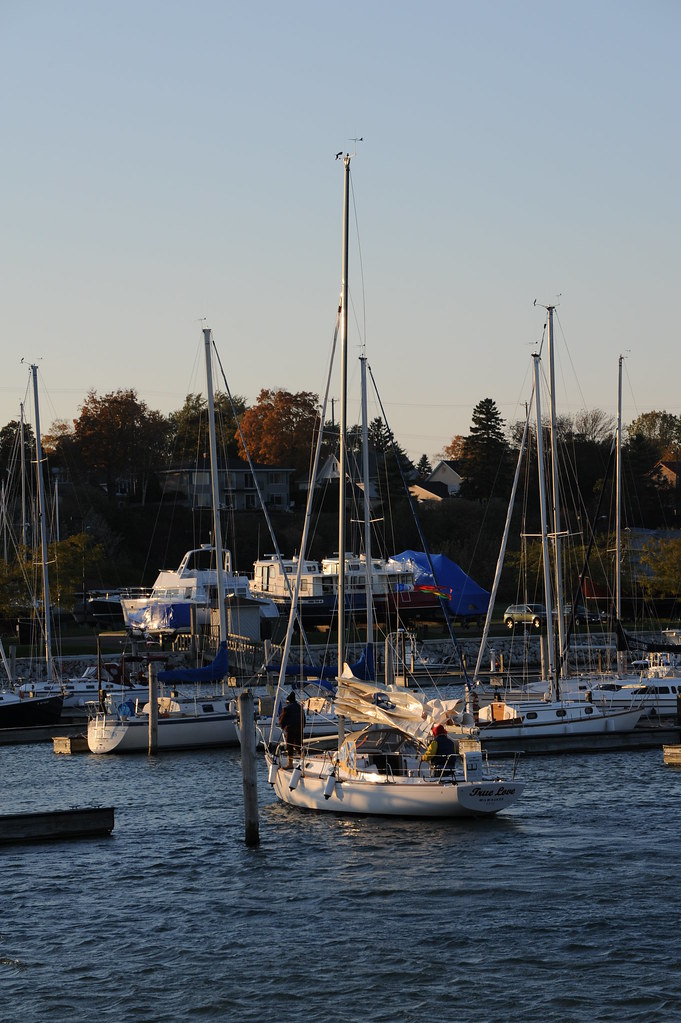 Manitowoc Harbor, Manitowoc, WI Manitowoc Harbor Sailboat … Flickr
