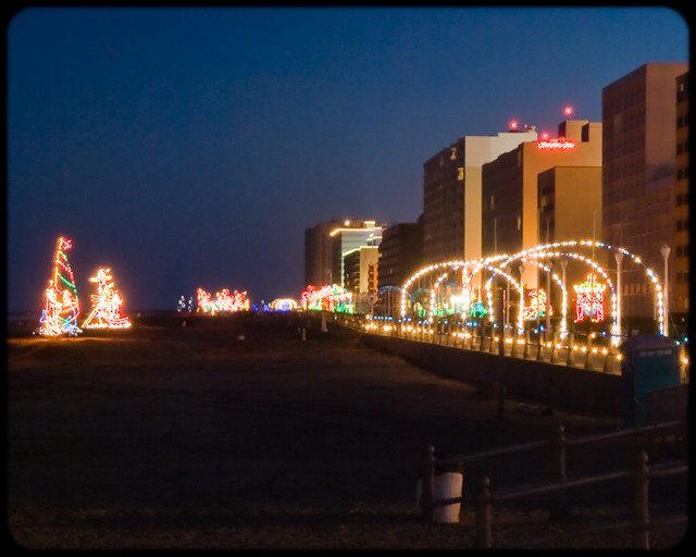 Holiday Lights 311 Holiday Lights at the Virginia Beach Oc… Flickr
