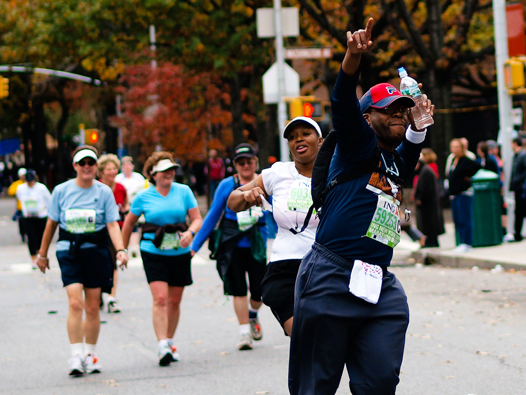 ING Marathon 2009 Clinton Hill, Brooklyn runner dancing … Flickr