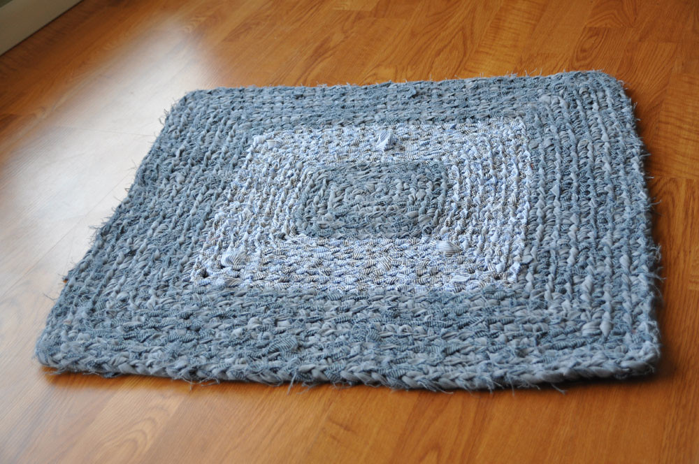 Blue Square Crochet Rug I crocheted this rug with yarn I h… Flickr