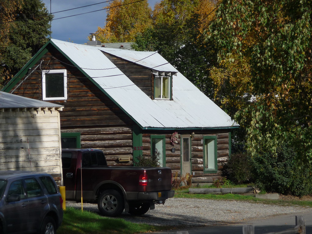 P1060394 A log cabin in Fairbanks, Alaska, seen on our Hol… Flickr
