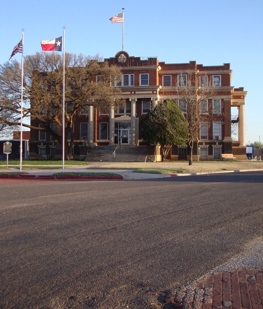 Lynn County Courthouse (Tahoka, Texas) This courthouse was… Flickr