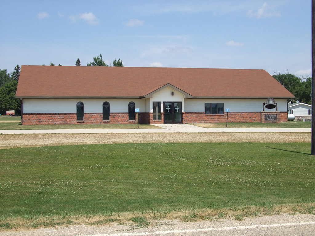 DSCF0174 This seemed to be Waverly's catholic church and t… Flickr