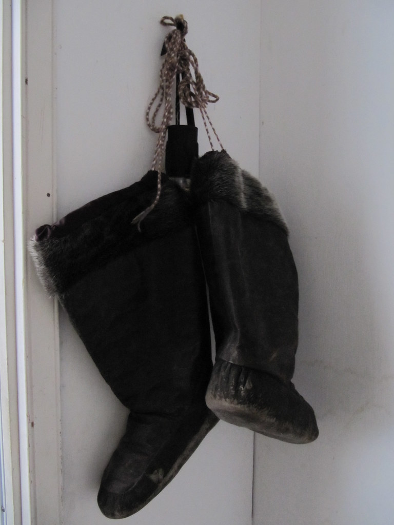 Kamiik (snow boots) Traditional kamiik (Inuit snow boots) … Flickr