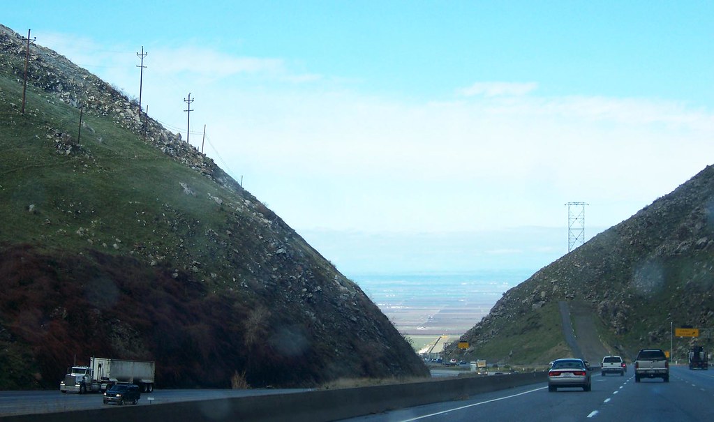 100_0420_crop Grapevine Pass, I5, descending to Grapevine… Flickr