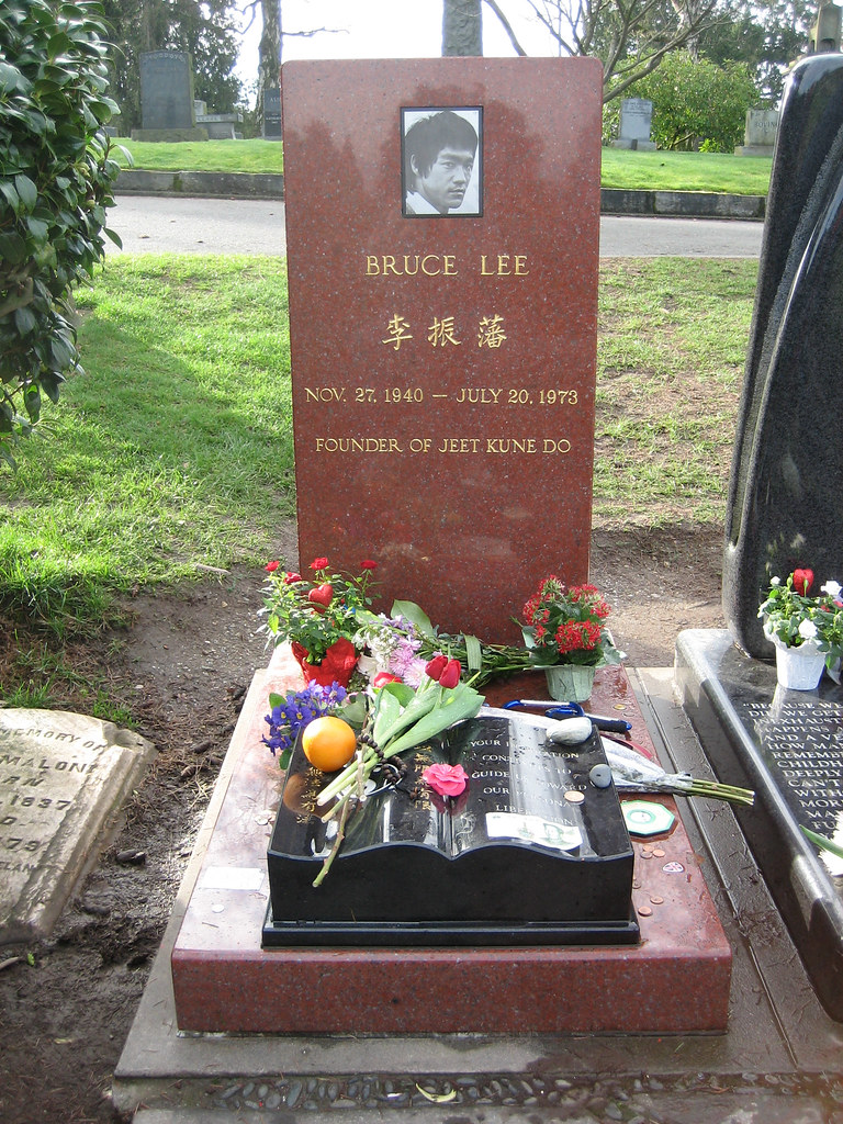 Bruce Lee grave Lake View Cemetery. Seattle, WA Carlos Sanchez Flickr