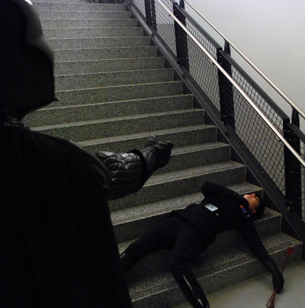 Vader Choke 1 Darth Vader Chokes a petulant officer deejayqueue