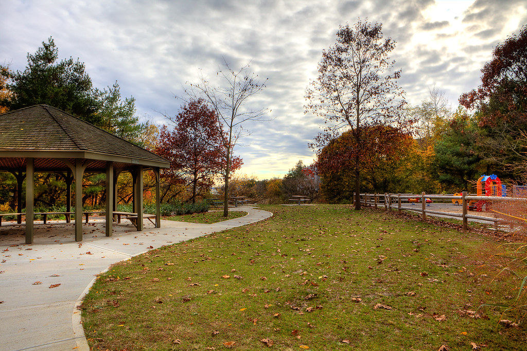 Bruce Bruce Park contains picnic area, playground, fitness… Flickr