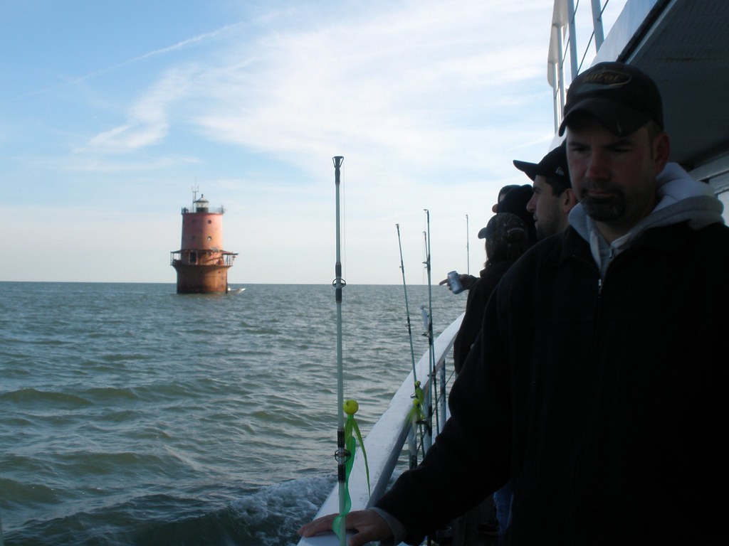 Approaching the Thimble Shoal Lighthouse One of the areas … Flickr
