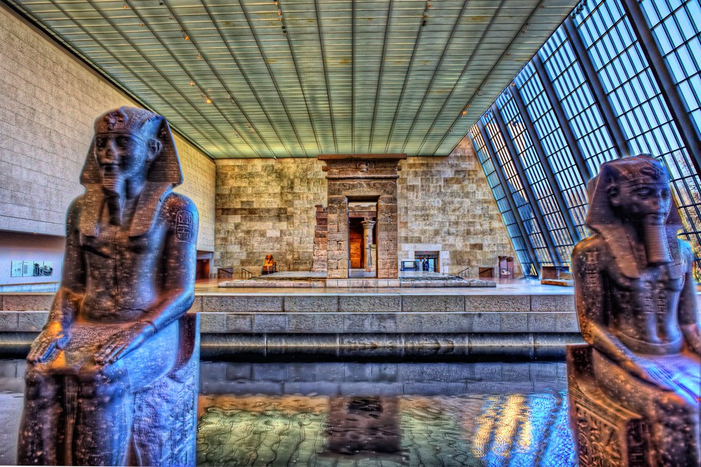 Temple of Dendur View On Black Temple of Dendur exhibit in… Flickr