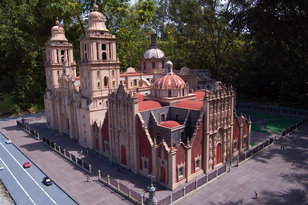 what is this, a school for ANTS??? alison headley Flickr