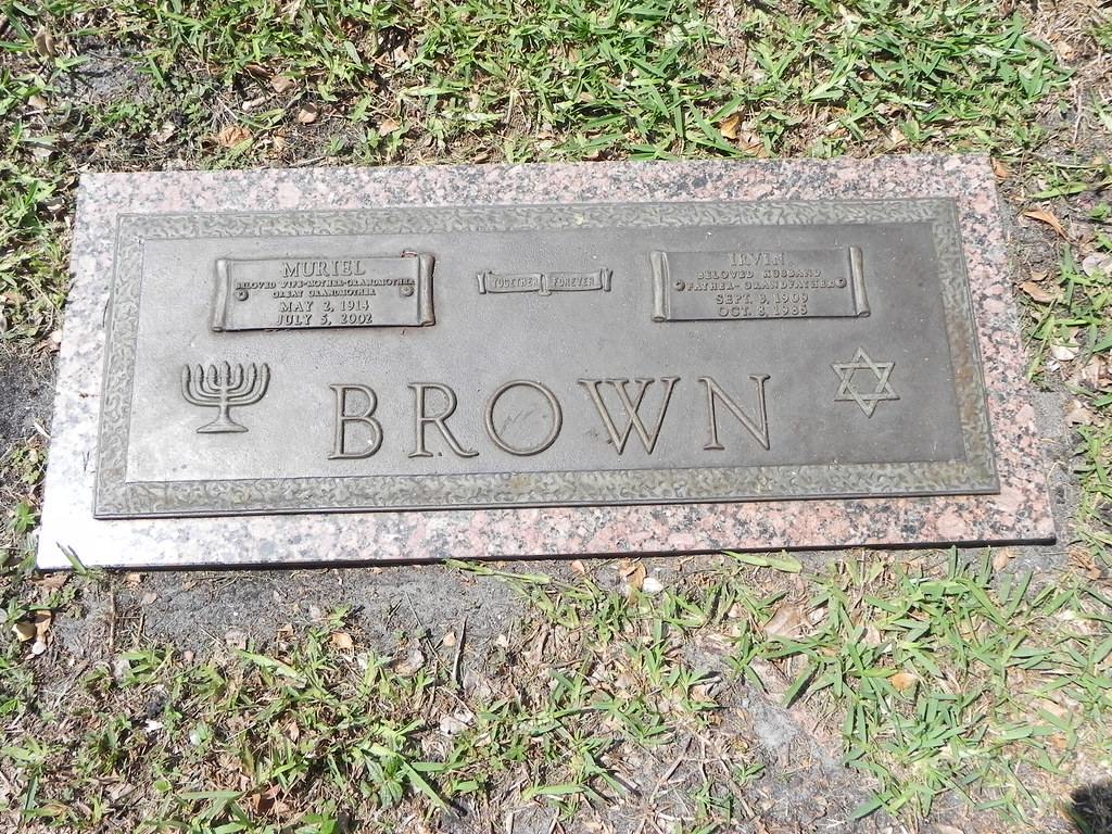 Menorah Memorial Gardens Menorah Memorial Gardens grave ma… Flickr