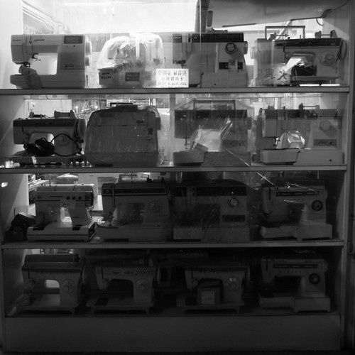 Sewing Machines on Display in Hong Kong Goes like a Singer