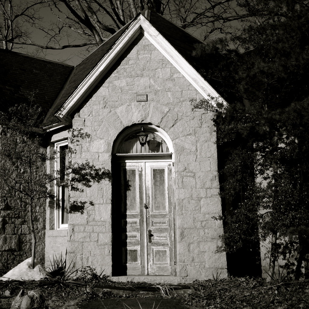 Hazen Memorial Library A photo of the now defunct Hazen Me… Flickr