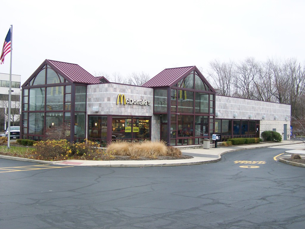 100_3595 27570 Chagrin Blvd,Woodmere,Ohio ncokecan Flickr