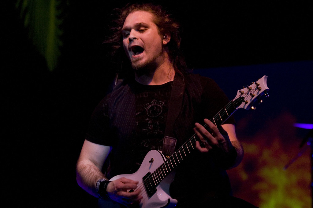 IMG_8005 Pillar guitarist Noah Henson Bo GordyStith Flickr