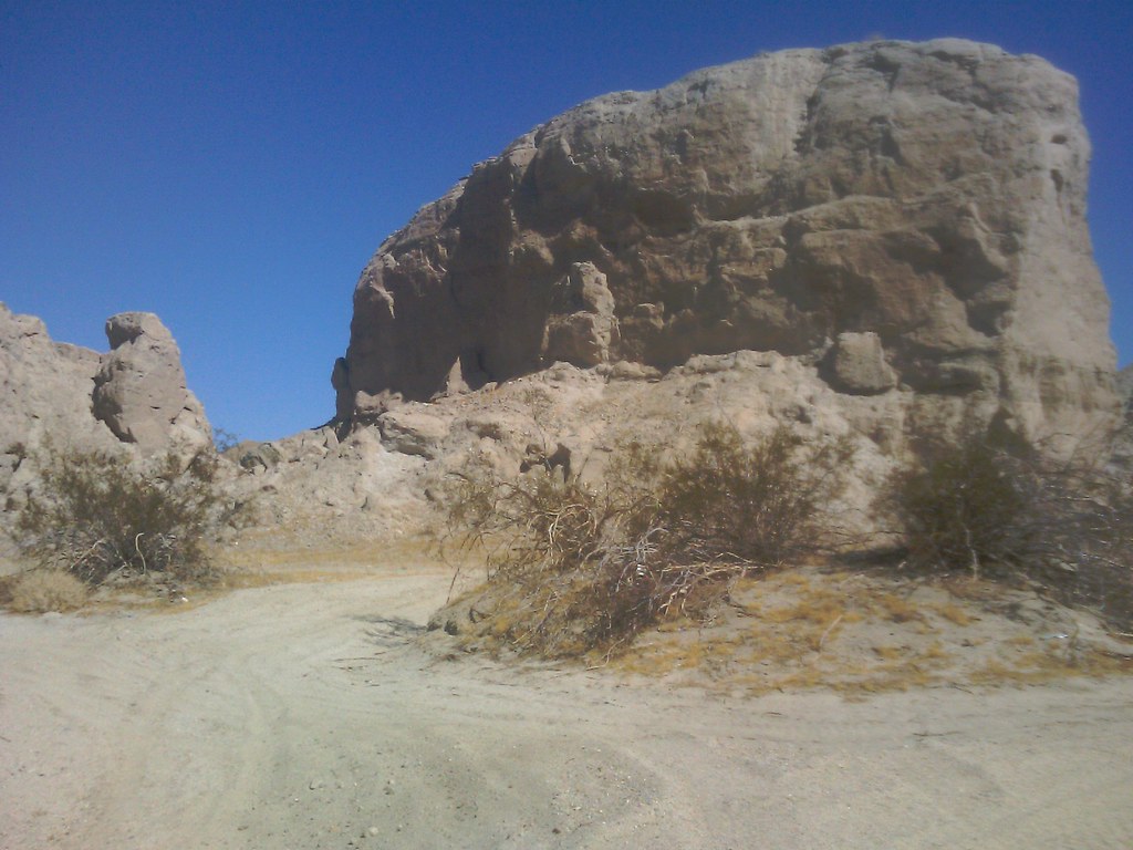 Big rock. Camping near the Salton Sea at Meccacopia Trail,… Flickr