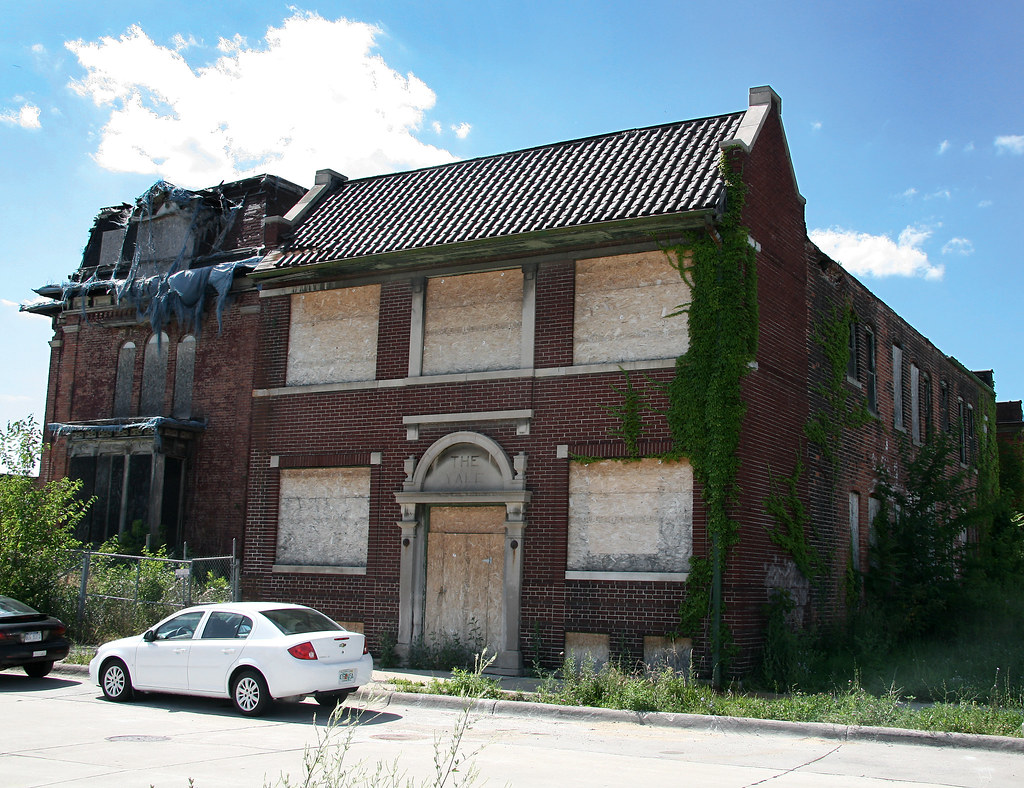 The Yale This building, called "The Yale," used to sit on … Flickr