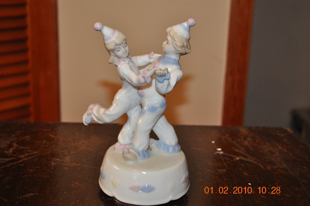 Dancing clowns musical box Collectables quilts, bed spread… Flickr
