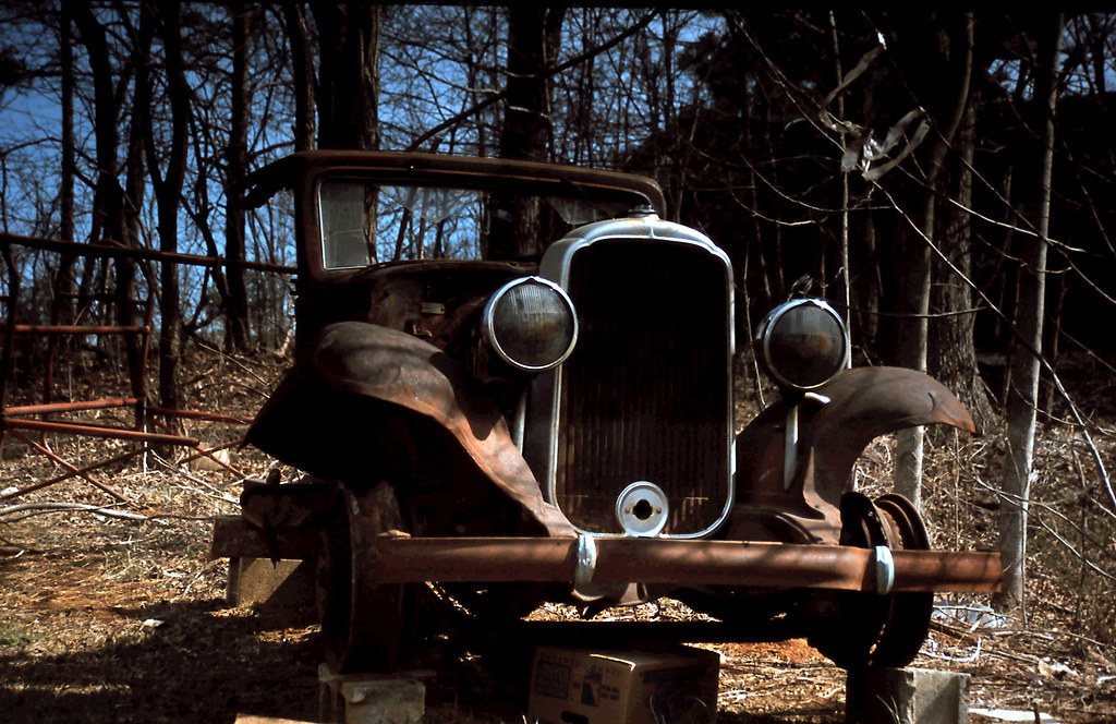 '32 Buick A '32 Buick piece sittin' near Ferrum, Va. Tom
