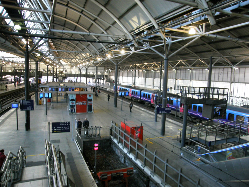 Leeds railway station Leeds railway station. One of the la… Flickr