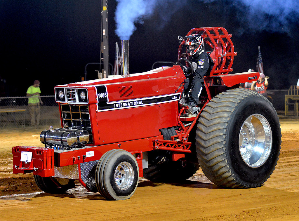 International 1466 pulling tractor warming up At the NTPA … Flickr