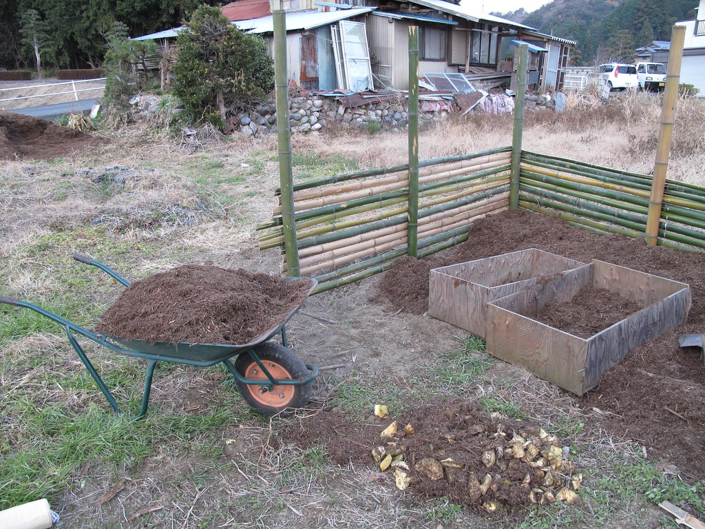 worm boxes w/ insulation I decided to set up a few worm bo… Flickr