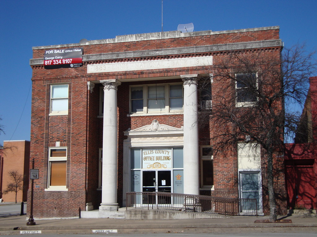 Old Ennis National Bank (Ennis, Texas) Built in 1917, this… Flickr