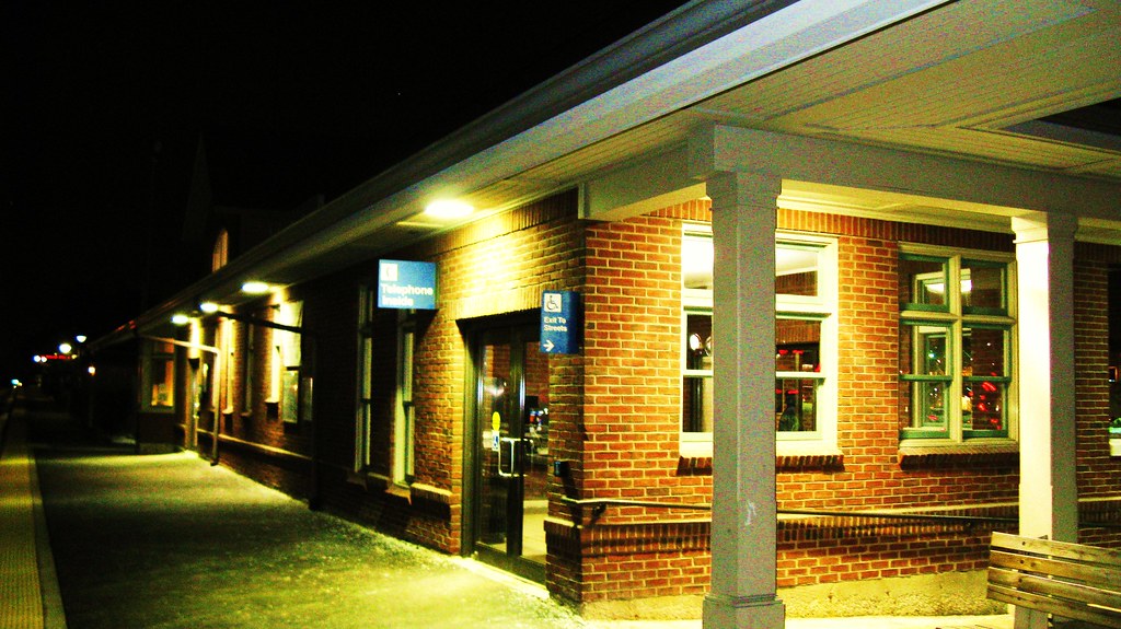 Night time at the Park Ridge Metra commuter rail station. … Flickr