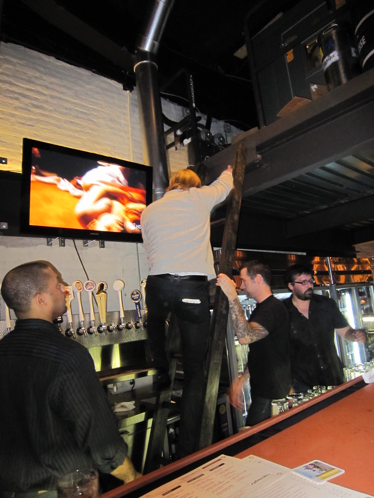 Changing a keg, overhead (2) Time to change a keg! Beer Ma… Flickr