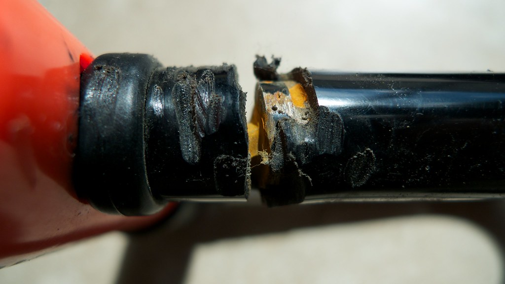 Thieves Cut Deep Kryptonite cable, rather than the sturdie… Flickr