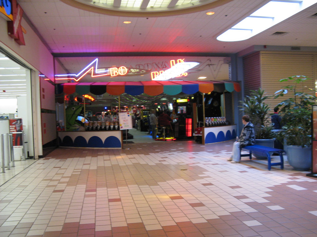 Laurel Mall, Hazleton PA Boardalk Boulevard arcade. Not su… Flickr