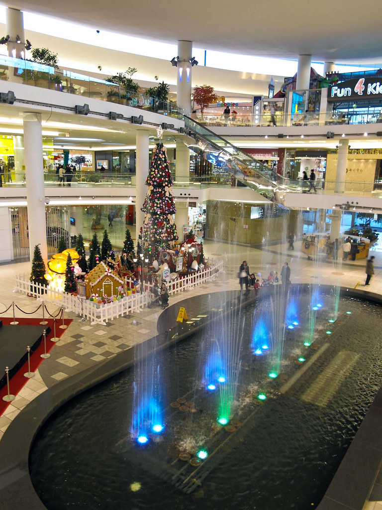 Aberdeen Centre Fountains The fountains at Aberdeen Centre… Flickr