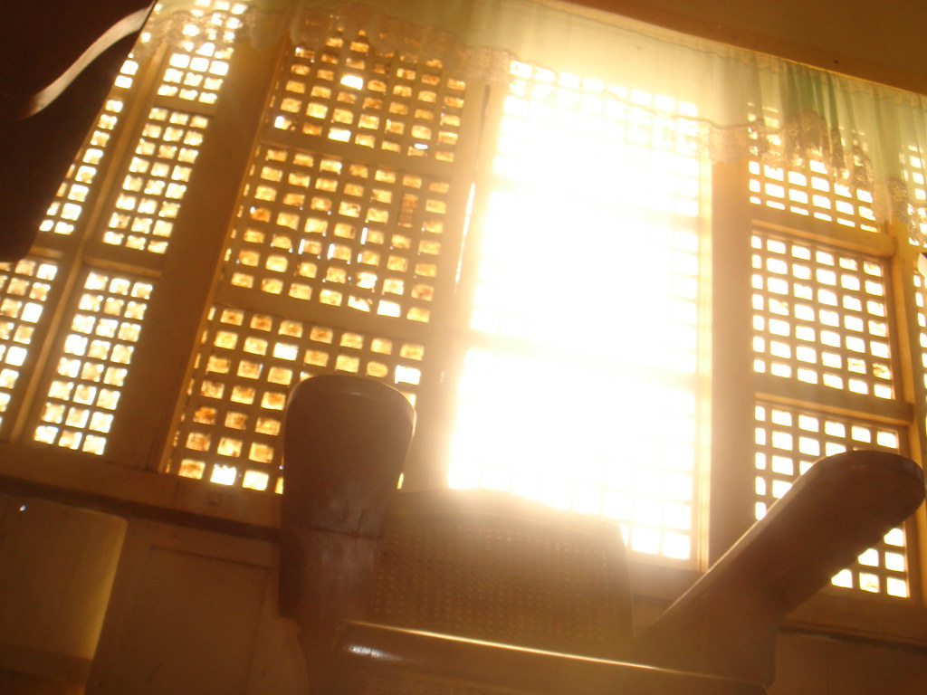 Tumba Tumba sa Liwanag ng Bintana old house somewhere in I… Flickr