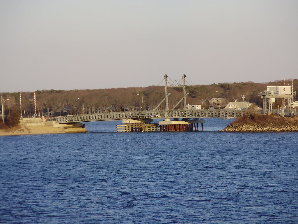 Oak Bluffs Beach Road over Lagoon Pond Temporary Bridge, … Flickr