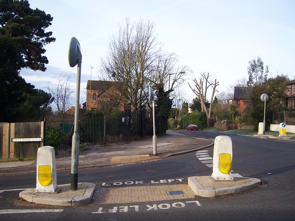 Cottenham Park Road sarflondondunc Flickr