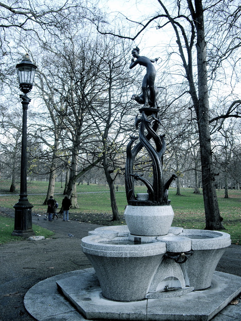 Green park statue Love this statue and lamp post. There is… Flickr