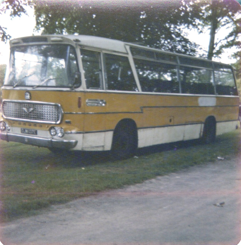 HML Motors(H .M .Lewis),Oakdale DJM 137E. This Bedford VAM… Flickr