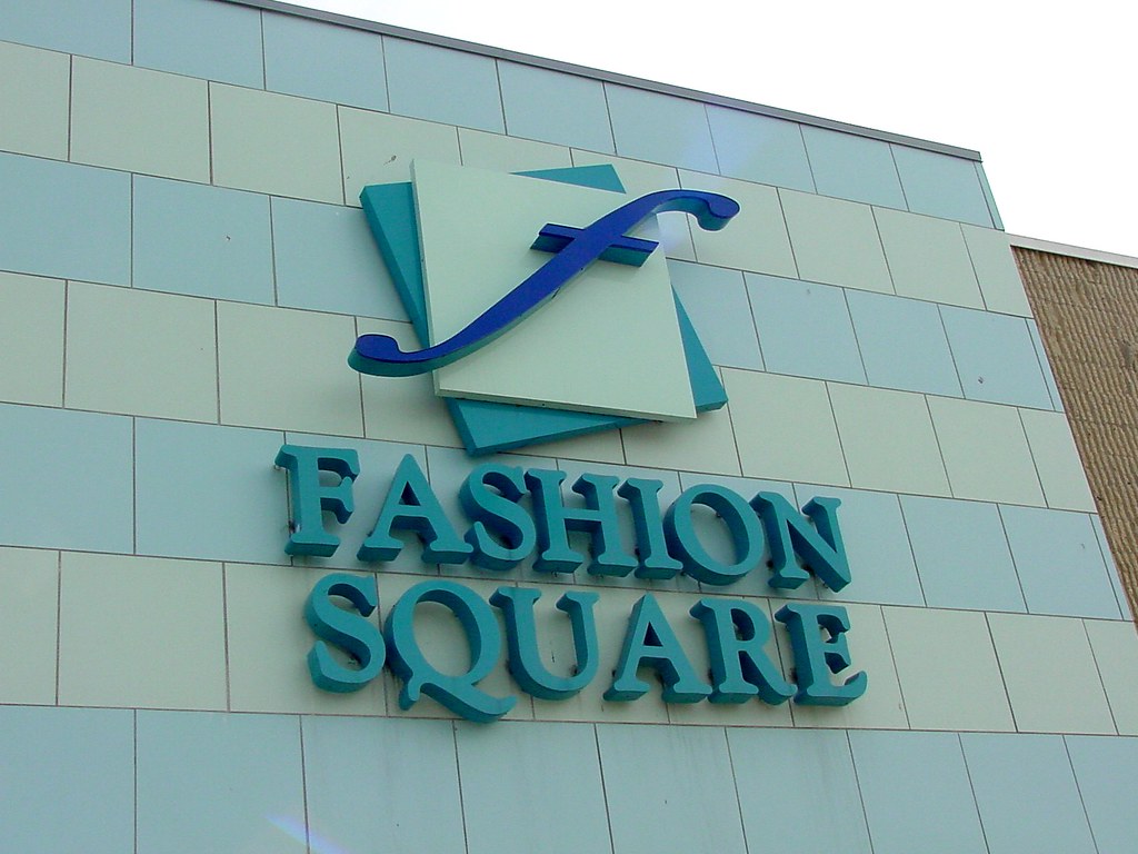 Shopping at the Fashion Square Mall Photo provided by Sagi… Flickr